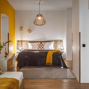 4 Trees By Adrez Apartment Prag